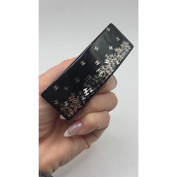 Chanel Black Silver-tone Interlocking CC Charm hair clip - Picture 4 of 13